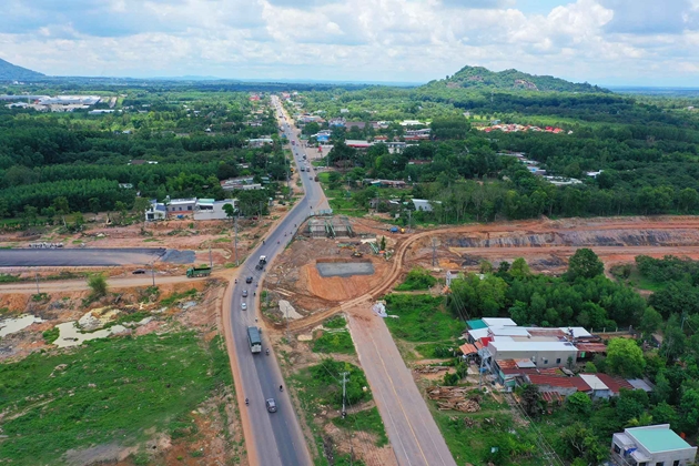 Cao tốc Dầu Giây - Phan Thiết dự kiến về đích cuối năm 2022, giúp rút ngắn thời gian di chuyển từ TP.HCM đến thủ phủ du lịch Mũi Né chỉ còn khoảng 2 giờ
