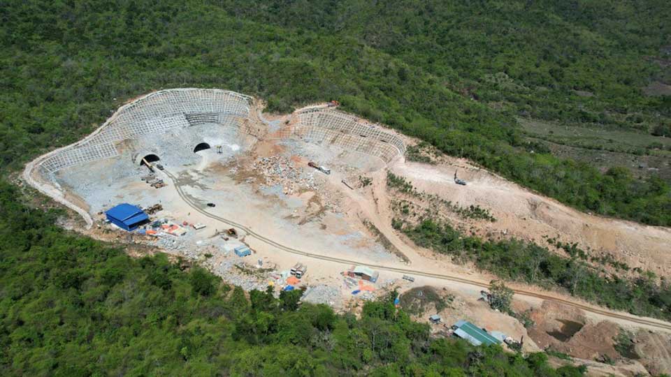 Tiến độ xây dựng đoạn xuyên rừng ở hầm Núi Vang